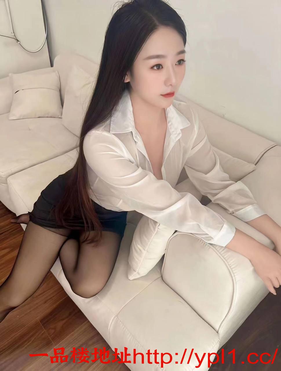 妹子刚做不久水多粉逼 两炮干的刺激