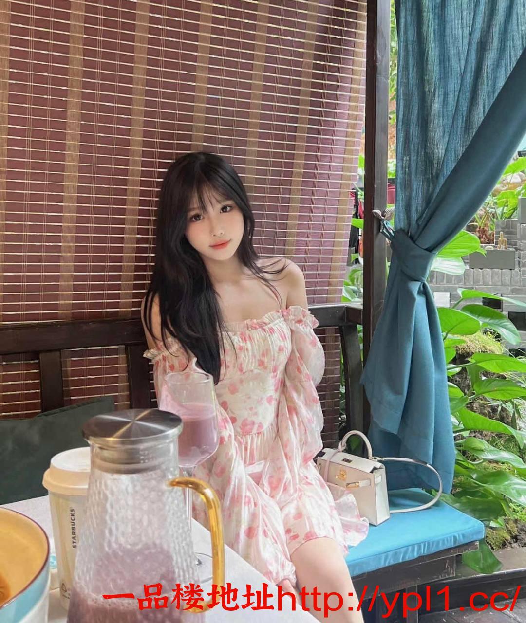 温柔听话粉逼小学妹