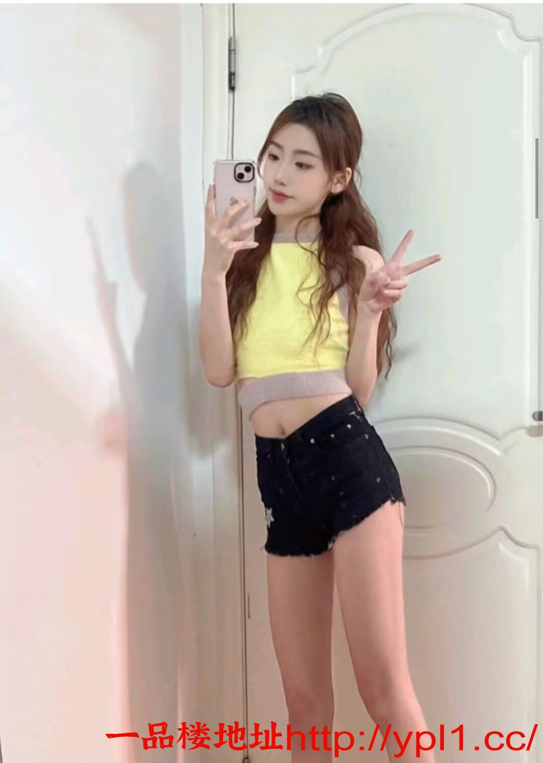 妹妹的粉嫩BB太诱人了