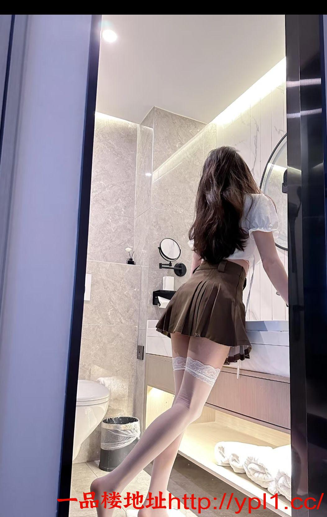 兼职学妹黑丝态度服务很奈斯