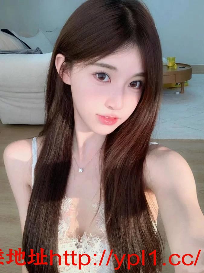 小靓妹跪舔舒服