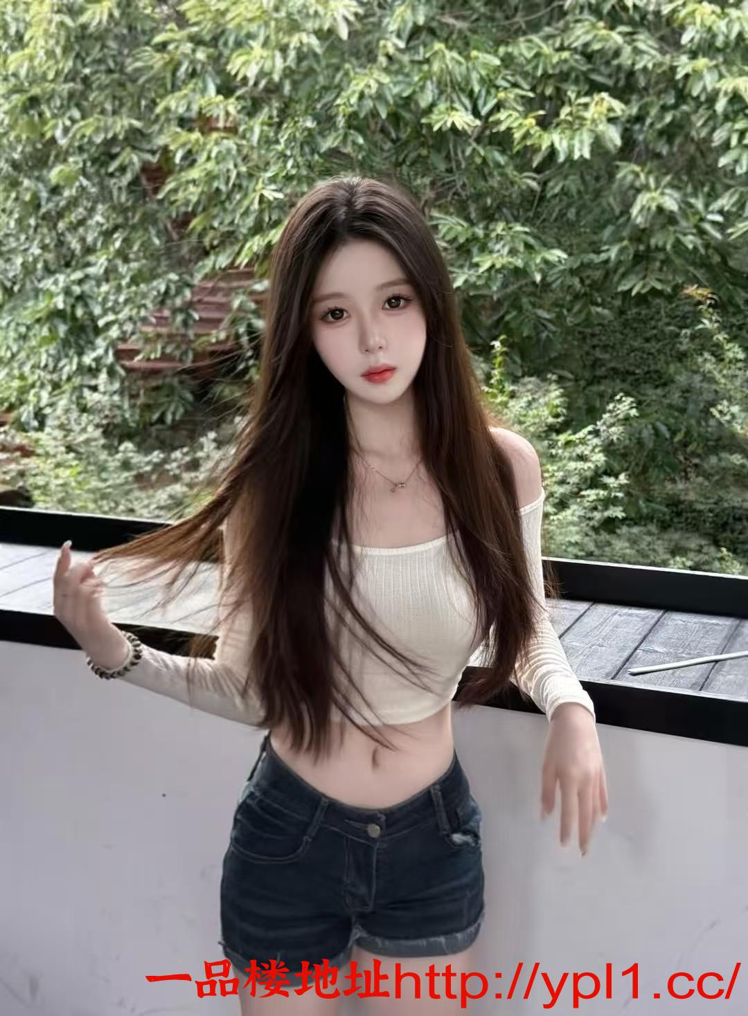 刚下海的性感小妖精舌头很软