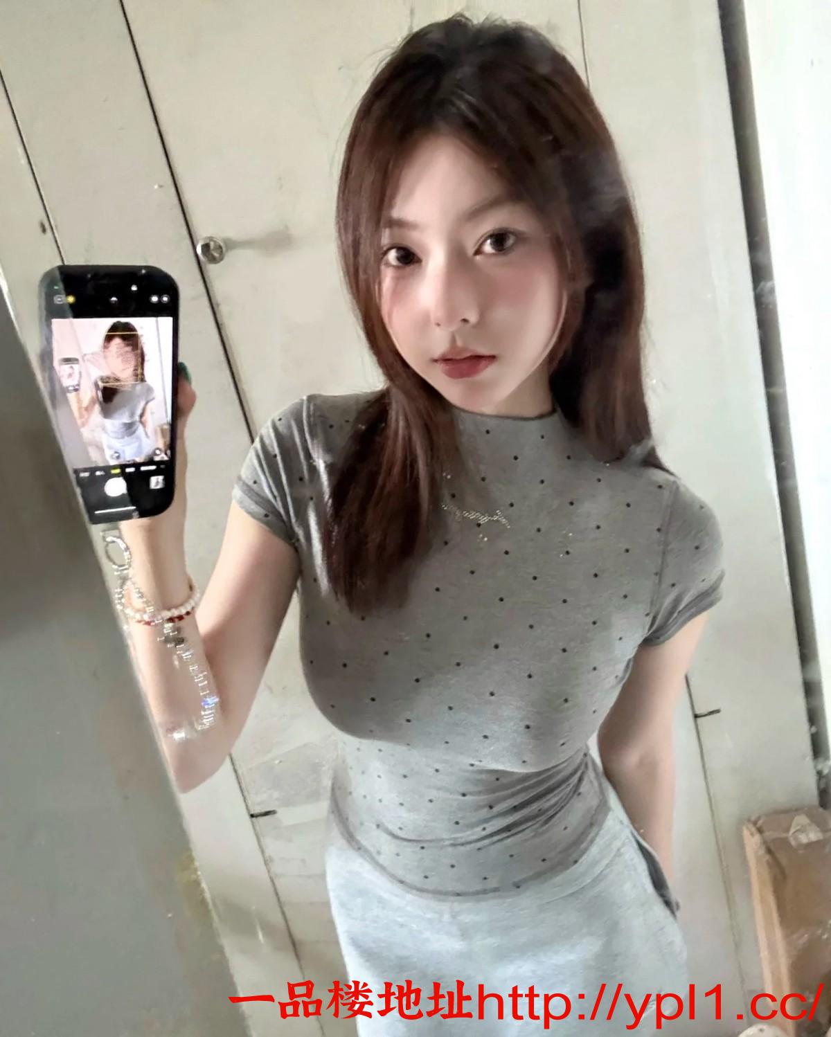 前凸后翘活好的小姐姐