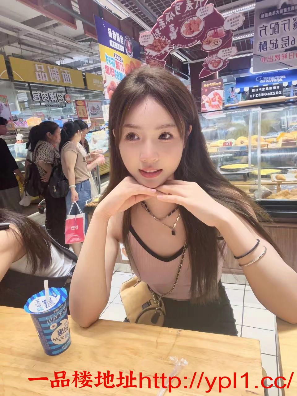 辣妹粉嫩姿势多