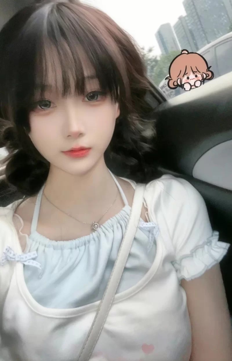 身材前凸后翘的妹妹