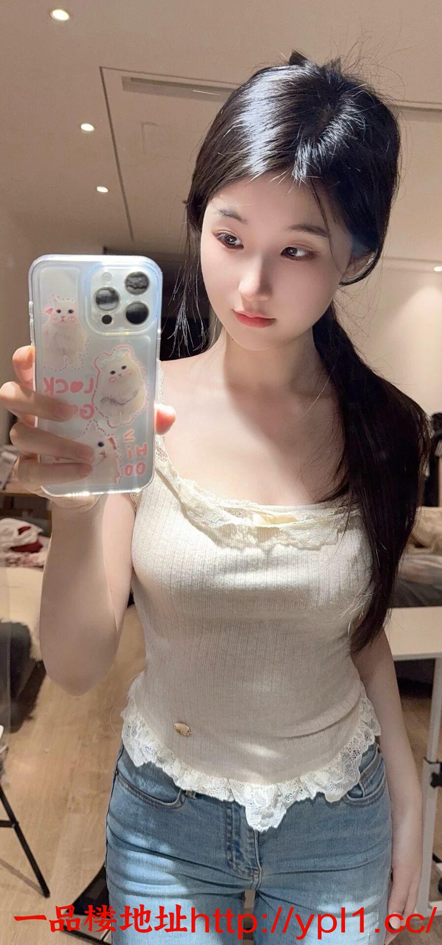 胸前的两点红樱娇艳欲滴