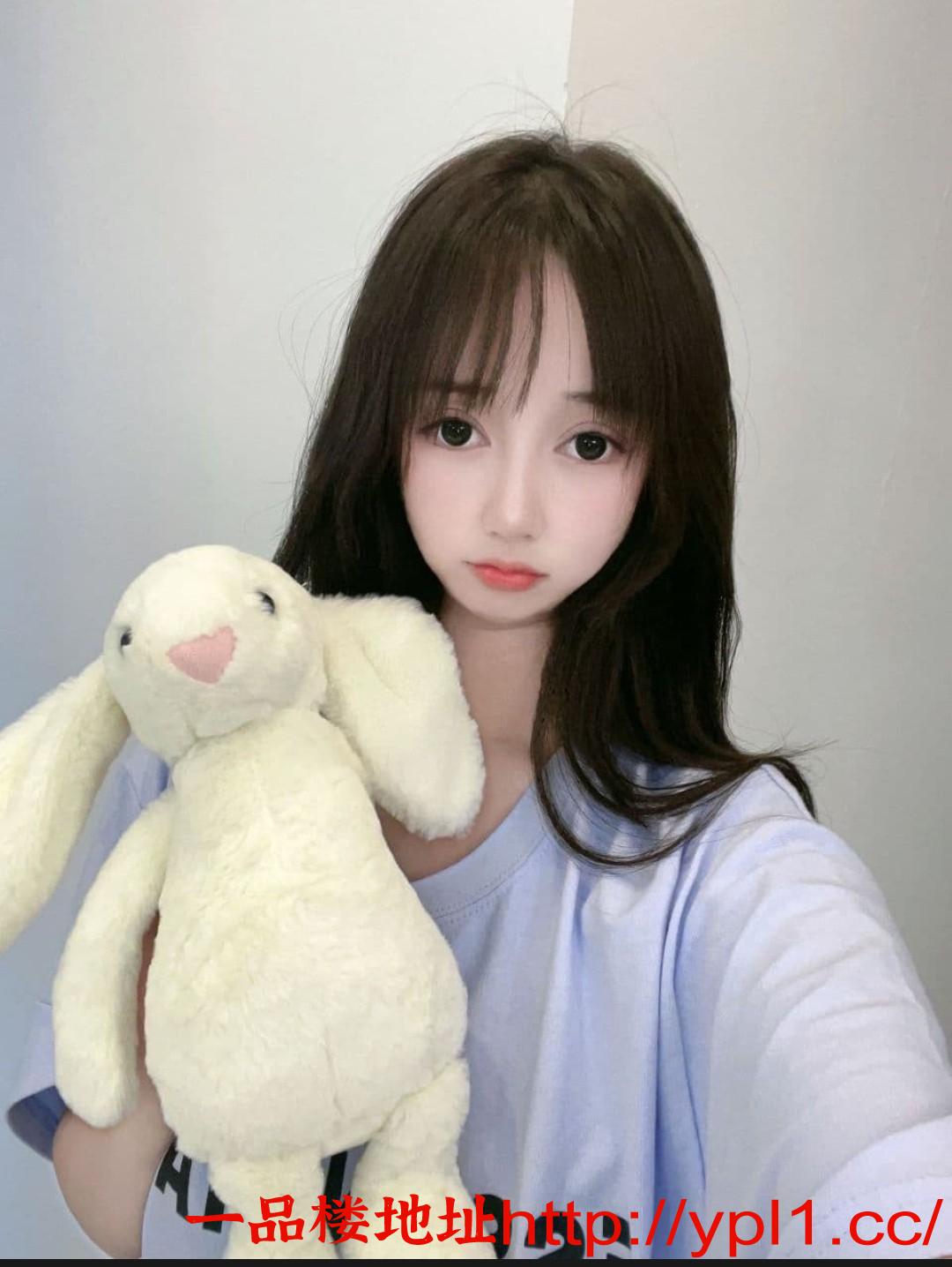 刚破处没多久在校清纯学生妹