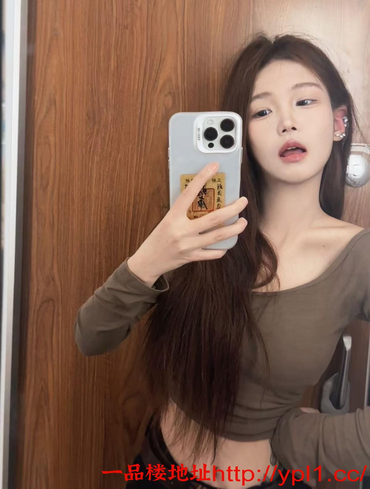 公寓兼职娇羞萝莉白嫩鲍鱼小穴紧致，已体验很粉