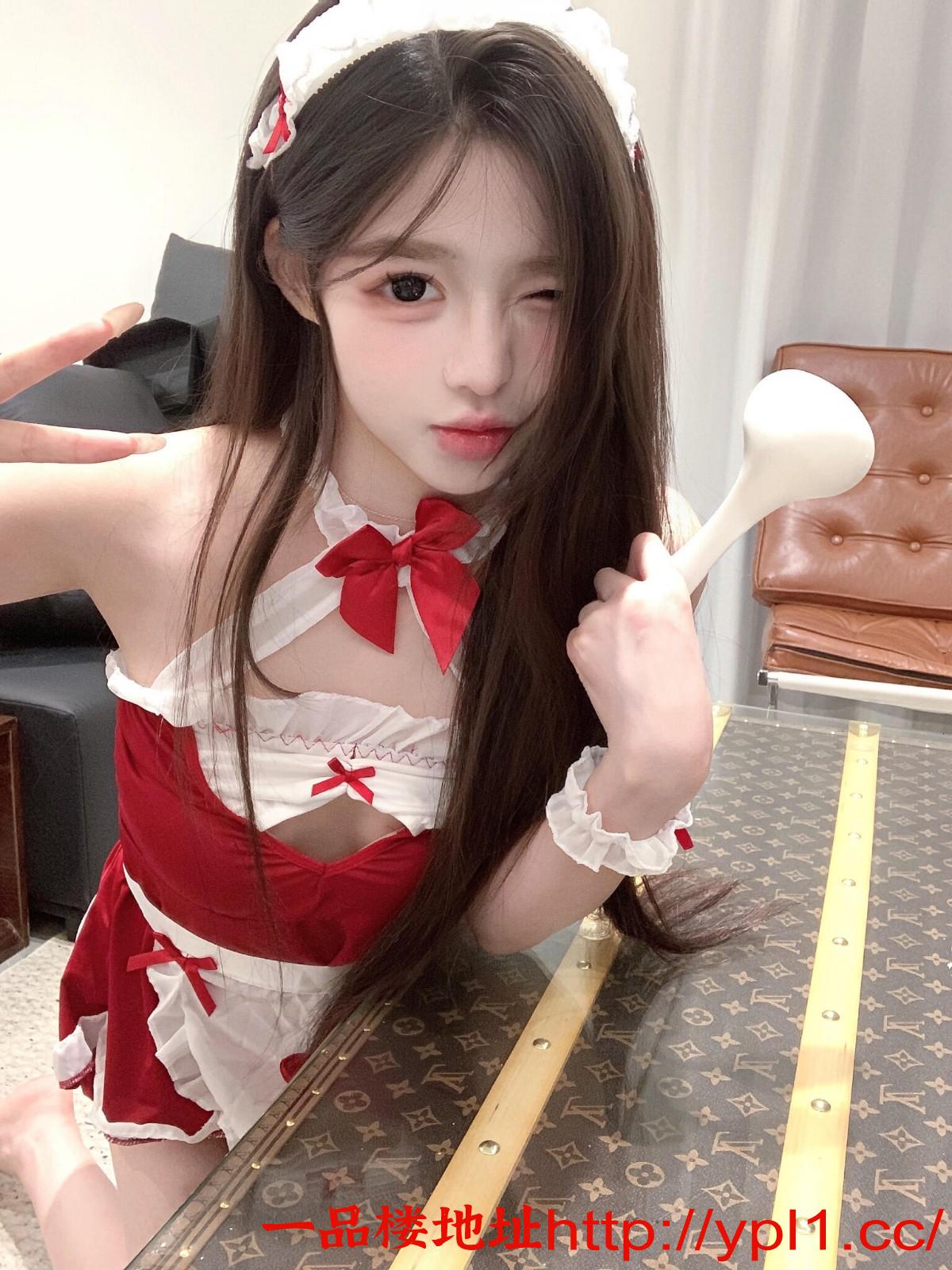 制服美女可纯可欲00后三点粉嫩易出水