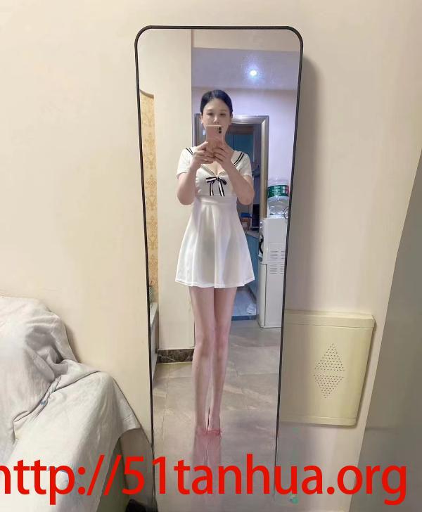  长腿眼镜娘少妇